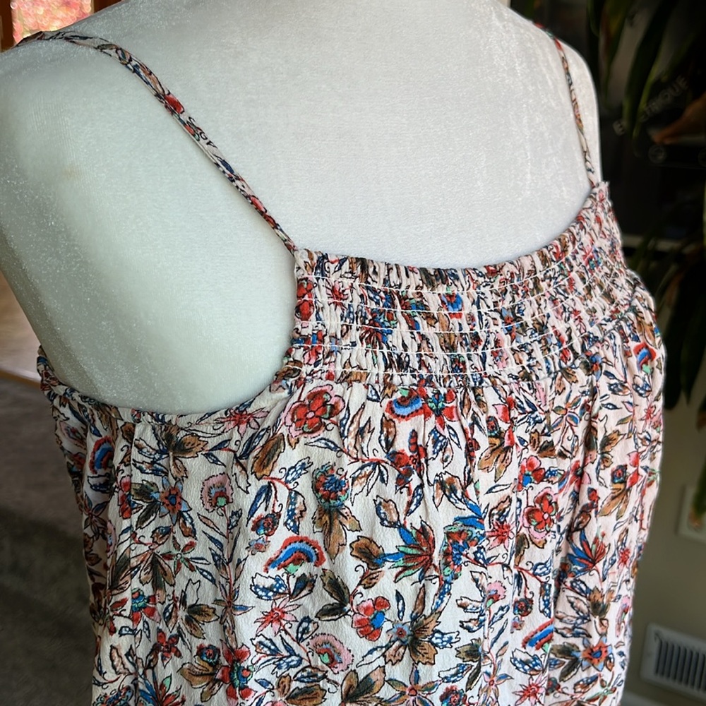 🍃 Evereve Strappy Floral Smocked Tank Blouse Sz small, cream, terracotta blue